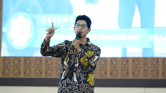 Ilustrasi kunci jawaban Pintar Kemenag public speaking 3.9. Sumber: Unsplash/Herlambang Tinasih Gusti