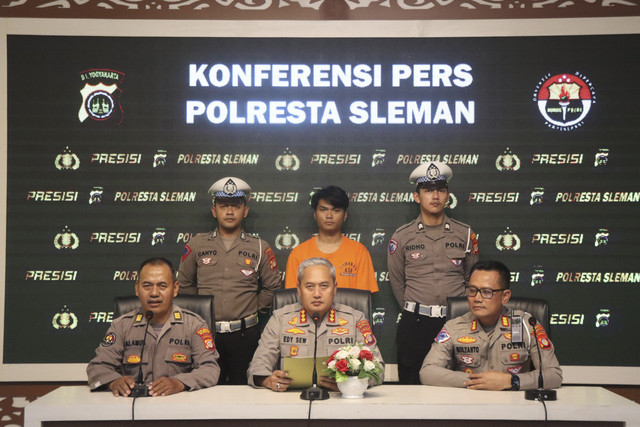 Polresta Sleman menampilkan foto Mahasiswa IUP FEB UGM, pengemudi BMW yang menabrak mahasiswa lain hingga tewas, Christiano Pengarapenta Pengidahen Tarigan, tanpa masker. Foto: Dok. Polresta Sleman