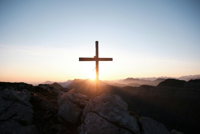 Ilustrasi balasan ucapan kenaikan tuhan yesus kristus 2025 - Sumber: unsplash.com/@yanu