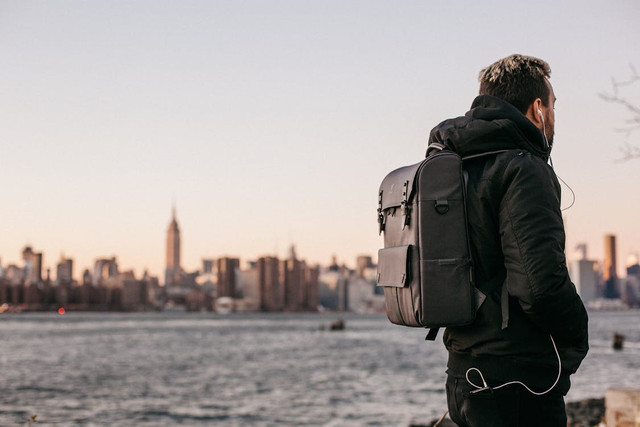 Ilustrasi. Rekomendasi tas ransel pria waterproof. Sumber: Pexels / Vinta Supply Co. | NYC
