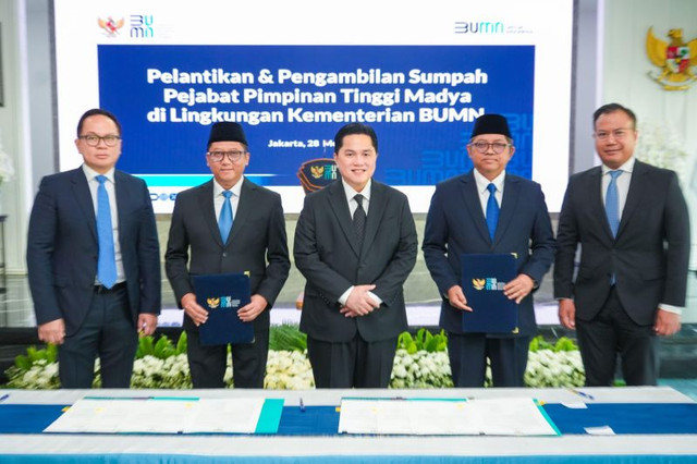 Menteri Badan Usaha Milik Negara (BUMN) Erick Thohir usai melantik dua pejabat pejabat Pimpinan Tinggi Madya Kementerian BUMN di kantor Kementerian BUMN, Jakarta, Rabu (28/5/2025). (ANTARA/HO-BUMN)