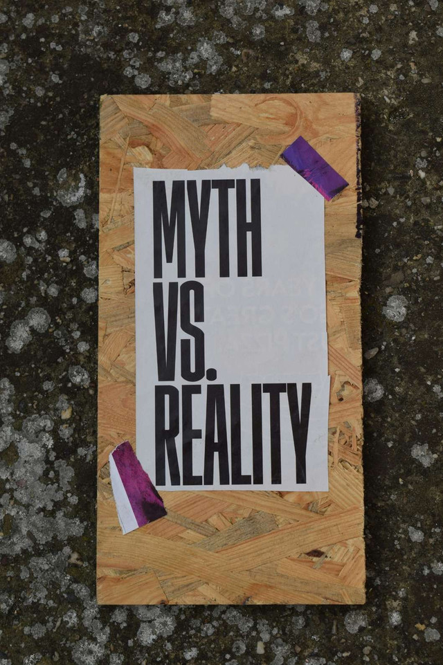 ilustrasi Retorika dan Realita, Photo by Marija Zaric on Unplash