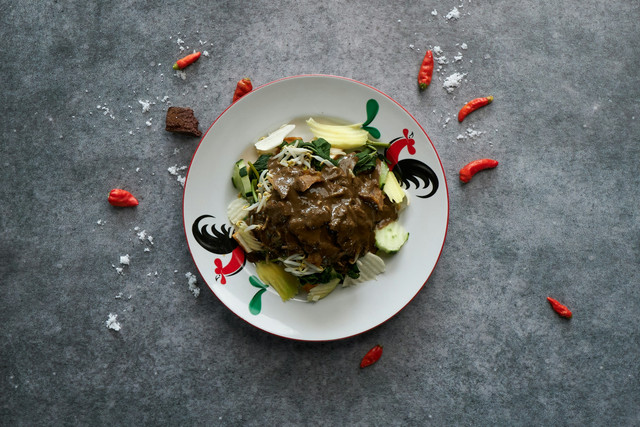 Makanan khas Surabaya. Foto hanya ilustrasi bukan sebenarnya. Sumber foto: Unsplash/ Wherda Arsianto
