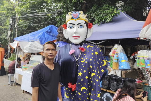Taufik Hidayat dari Sanggar Ondel-ondel Mamit CS saat ditemui di Kramat Pulo, Jakarta Pusat, Kamis (29/5/2025). Foto: Rachmadi Rasyad/kumparan