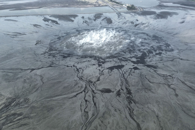Foto udara pusat semburan lumpur Lapindo di Porong, Sidoarjo, Jawa Timur, Kamis (29/5/2025). Bencana semburan lumpur panas tersebut pada Kamis (29/5/2025). Foto: Umarul Faruq/ANTARA FOTO