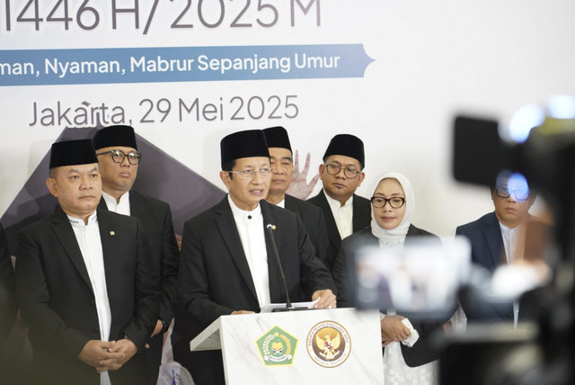 Menteri Agama Nasaruddin Umar konpers jelang keberangkatan ke Makkah memantau pelaksanaan haji. Foto: Kemenag RI
