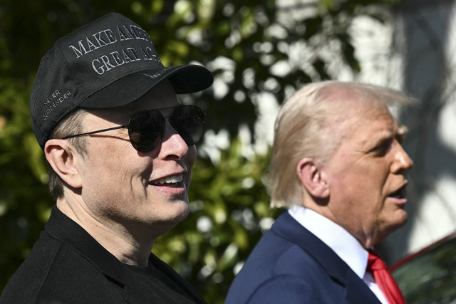 Elon Musk bersama Donald Trump. Foto: Mandel Ngan/AFP