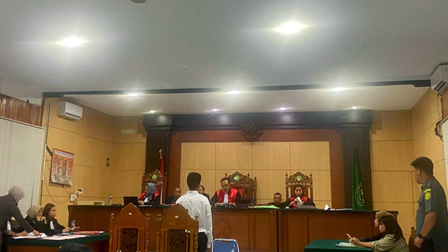 Sidang pembacaan putusan kasus Femisida dengan terdakwa Akri Djafar Ali alias Akri di Pengadilan Negeri Bitung.