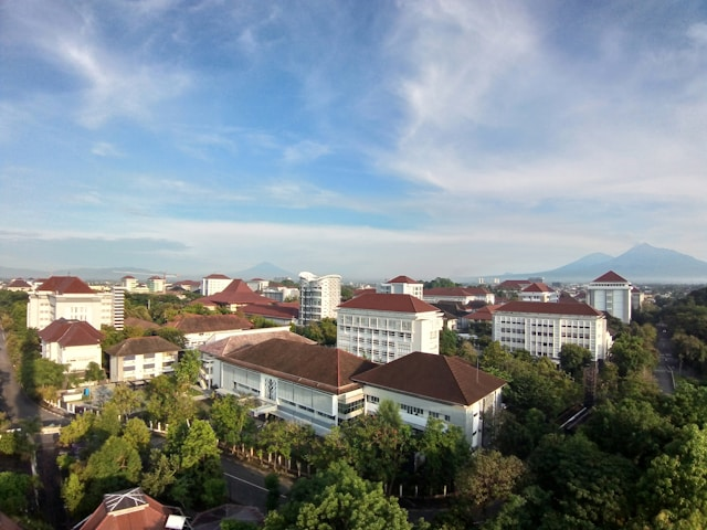 Ilustrasi biaya kuliah jalur Mandiri UGM 2025. Sumber: unsplash.com/DeskiJayantoro.