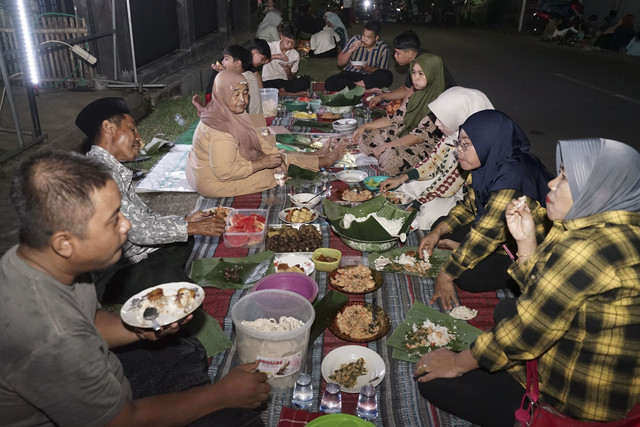 Tradisi Tumpeng Sewu Banyuwangi. Foto: kumparan