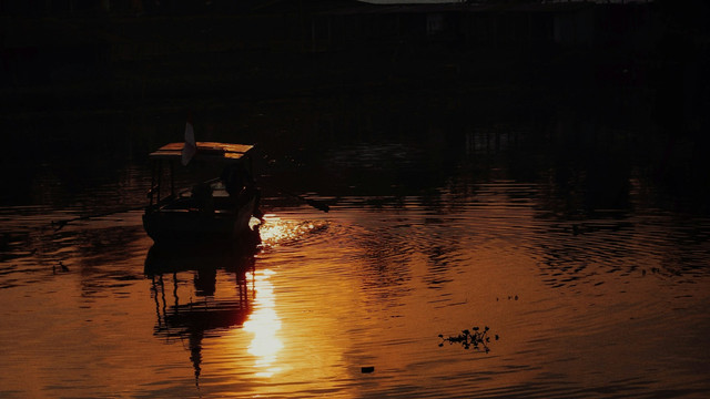 Situ Tunggilis, Foto Hanya Ilustrasi, Bukan Gambar Sebenarnya, Sumber Foto: Unsplash/ Naufal Fawwaz