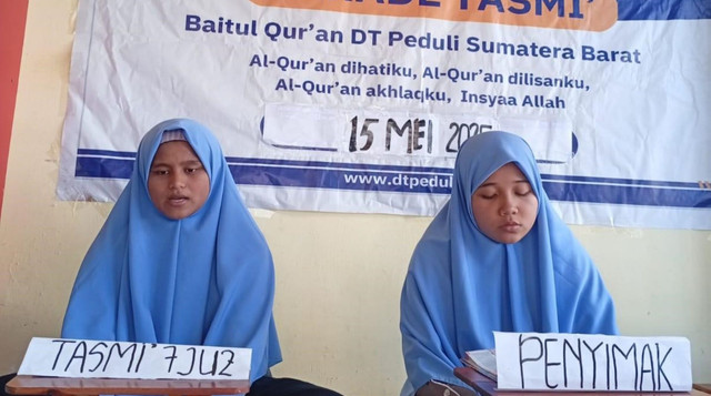 Tasmi' Hafalan Santri Rumah Tahfidz Qur'an Padang (Sumber : DT Peduli)