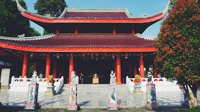 Apakah Vihara dan Kuil Sama. Foto hanya ilustrasi, bukan sebenarnya. Sumber: unsplash.com/Afriyandi Setiawan