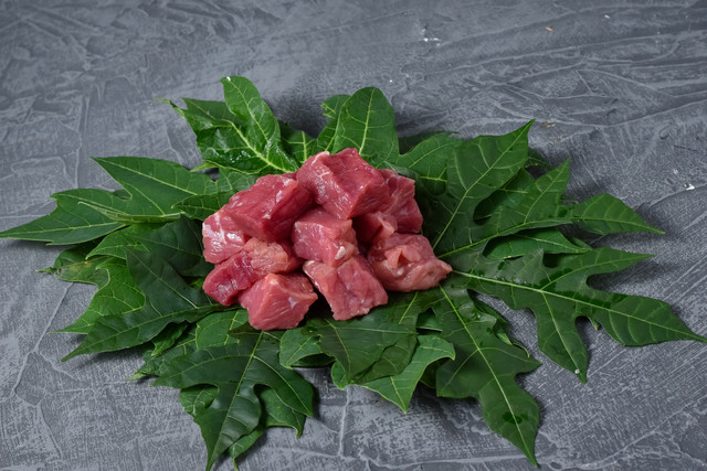 Ilustrasi daging kambing. Foto: ZahyMaulana/Shutterstock