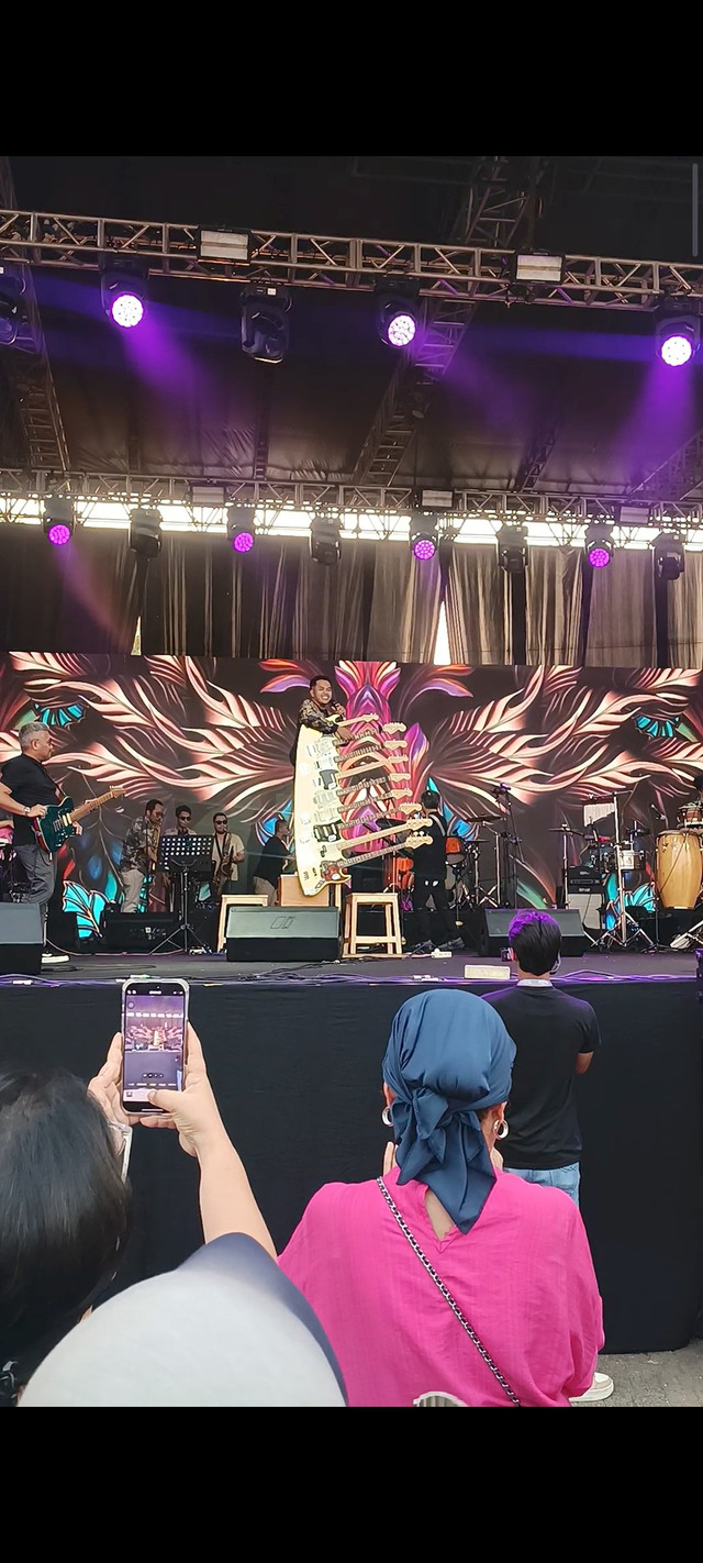 Jakarta Drum School All Stars tampil di Java Jazz 2025 hari pertama, Jumat (30/5). Foto: Giovanni/kumparan