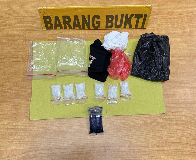 Barang bukti berupa sabu yang diedarkan napi dari dalam Rutan Putussibau. Foto: Dok Polres Kapuas Hulu 