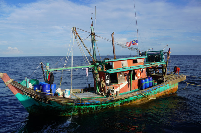 KKP Tangkap 2 Kapal Berbendera Malaysia Maling Ikan di Selat Malaka