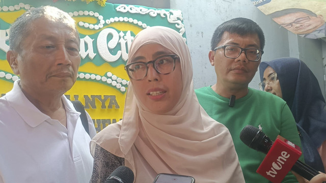 Meiliana (48), ibu Argo Ericko Achfandi (19) mahasiswa UGM yang ditabrak oleh Christiano Pangarapenta Pangidahen Tarigan (21) saat dijumpai di rumahnya, Depok, Sabtu (31/5/2025). Foto: Thomas Bosco/kumparan