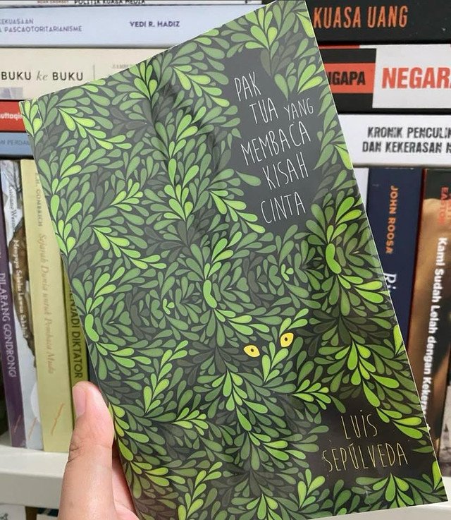 Novel Pak Tua yang Membaca Kisah Cinta (Sumber: Dokumentasi Pribadi Penulis)