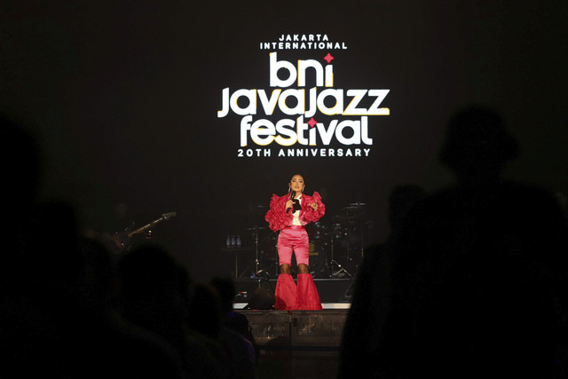 Penyanyi Krisdayanti tampil membawakan lagunya saat Java Jazz Festival 2025 di JIExpo Kemayoran, Jakarta, Sabtu (31/5/2025). Foto: Iqbal Firdaus/kumparan