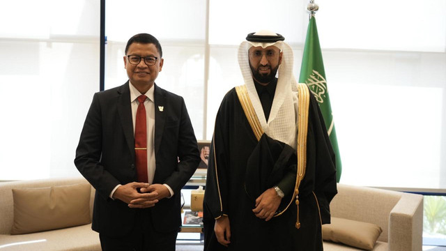 Kepala Badan Pengawas Obat dan Makanan (BPOM) Taruna Ikrar, saat melakukan pertemuan bilateral dengan President of the Saudi Food and Drug Authority (SFDA), Hisham bin Saad Aljadhey. Foto: Dok. BPOM