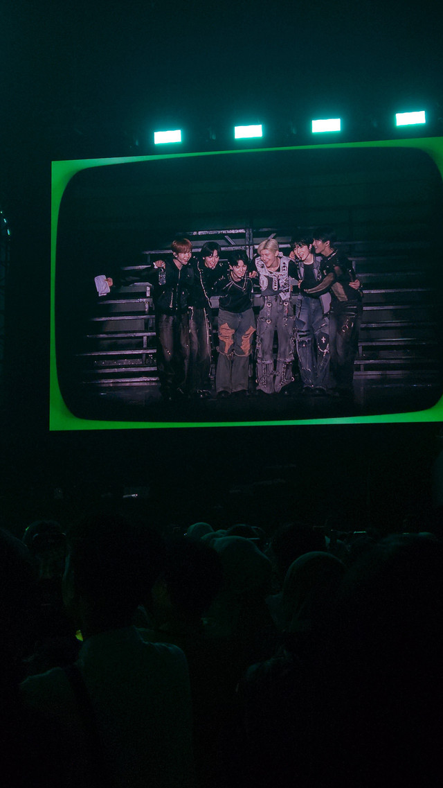 Penampilan NCT WISH saat konser LOG in Jakarta yang digelar di Tennis Indoor Senayan, Sabtu (31/5). Foto: Ela Nurlaela/kumparan