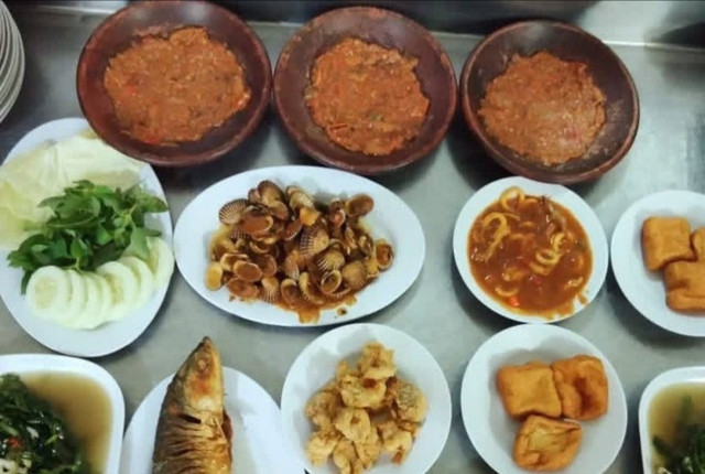 (Aneka Sambal dalam sebuah hidangan kuliner || dok foto @pitutsaputra)