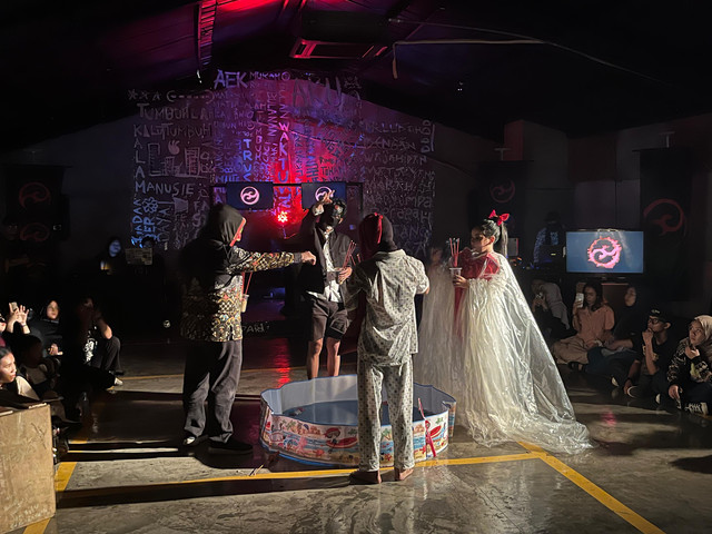 Manangkata Performance di pentupan Dekade Kedua Balaan Tumaan Habe Festival, di Port 99, Sabtu 31 Mei 2025. Fot : Rabiansyah/Hi!Pontianak.