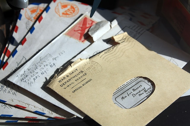 Contoh Surat Keterangan Tanggungan Orang Tua. Foto hanya ilustrasi. Sumber foto: Unsplash/Sue