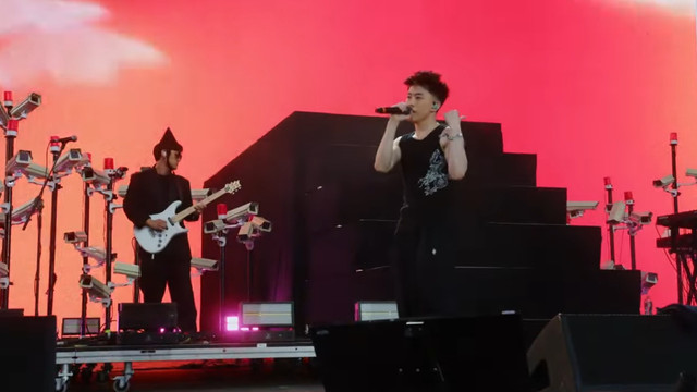 Rich Brian saat tampil di Head in the Clouds Los Angeles. Foto: Youtube/88rising