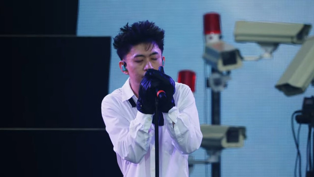 Rich Brian saat tampil di Head in the Clouds Los Angeles. Foto: Youtube/88rising