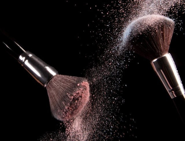Ilustrasi rekomendasi brush makeup. Sumber: www.pexels.com