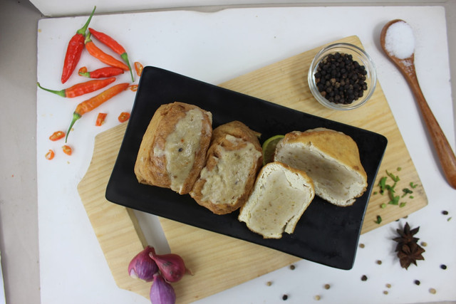 Ilustrasi tips menggoreng tahu isi agar renyah tahan lama, foto: unsplash/Muhammad Arifin Nursalim