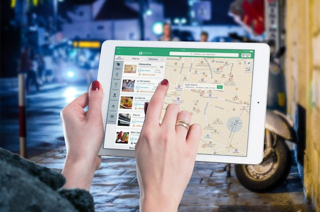 Ilustrasi cara cek tarif tol di google maps. Sumber: pexels.com