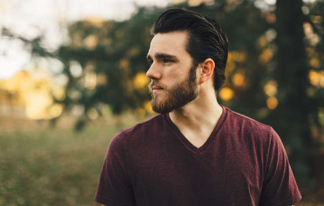 Ilustrasi Model Rambut Terbaik Pria   Sumber Unsplash/Drew Hays