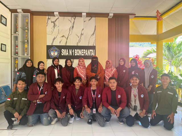 Pelatihan Canva di SMAN 1 Bonepantai: Buka Kreativitas Desain Pelajar!