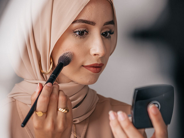 Ilustrasi macam-macam kuas make-up dan fungsinya. Sumber: pexels.com/PnwProd.