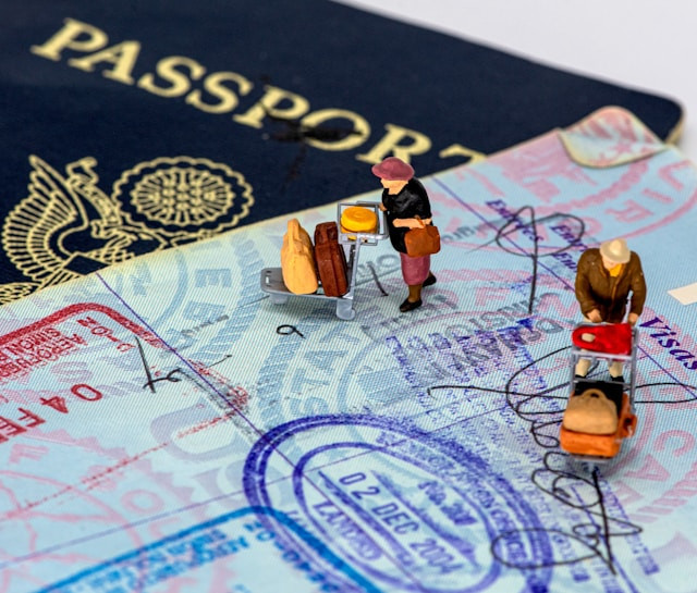 Contoh Surat Sponsor Visa yang Efektif. Foto hanya ilustrasi. Sumber foto: Unsplash/Mana