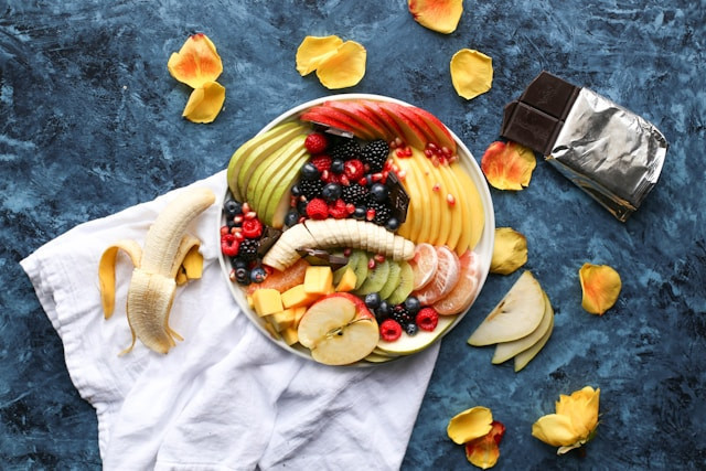 Ilustrasi jenis yogurt untuk salad buah. Sumber: unsplash.com/Brenda Godinez