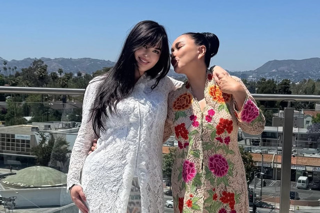 Titi DJ hadiri pernikahan anaknya, Stephanie Poetri, di Amerika Serikat. Foto: Instagram/@ti2dj