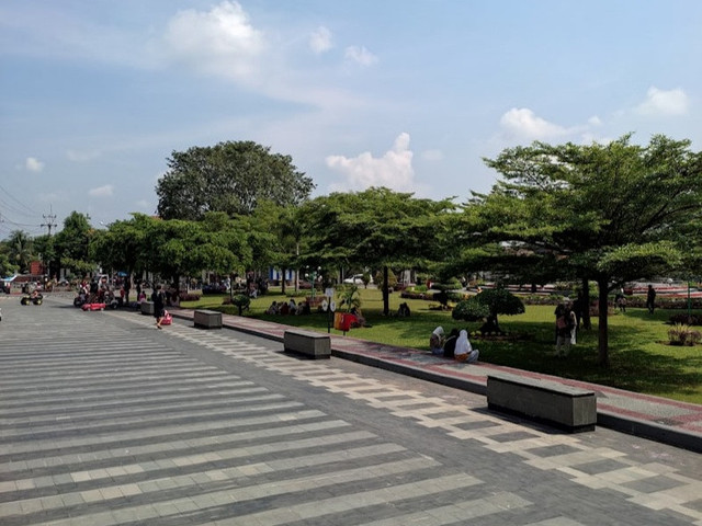 Ada Apa Saja di Taman Mini Jakarta. Foto hanyalah ilustrasi bukan tempat sebenarnya. Sumber: Unsplash/raginda firdaus