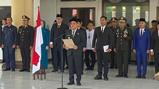 Bupati Bolmong, Yusra Alhabsyi, saat membacakan sambutan di upacara peringatan Hari Lahir Pancasila, Selasa (2/6).