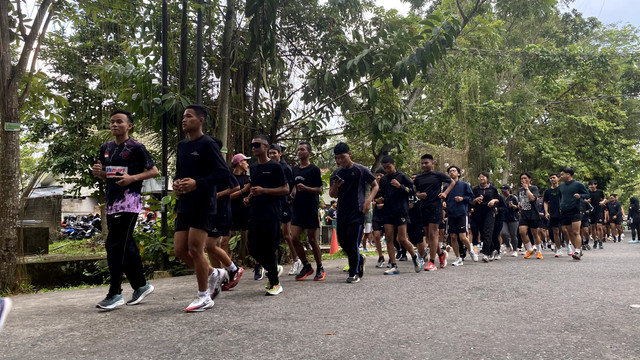 Silaturunning, salah satu rangkaian kegiatan HUT ke-4 Tumbuh yang berlangsung di Tumbuh Mujahidin pada Minggu pagi, 1 Juni 2025. Foto: Alycia Tracy Nabila/Hi!Pontianak