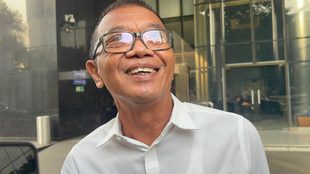 Eks Dirjen Binapenta dan PKK Kemnaker, Suhartono usai diperiksa KPK di Gedung Merah Putih KPK, Jakarta, Senin (2/6/2025). Foto: Abid Raihan/kumparan
