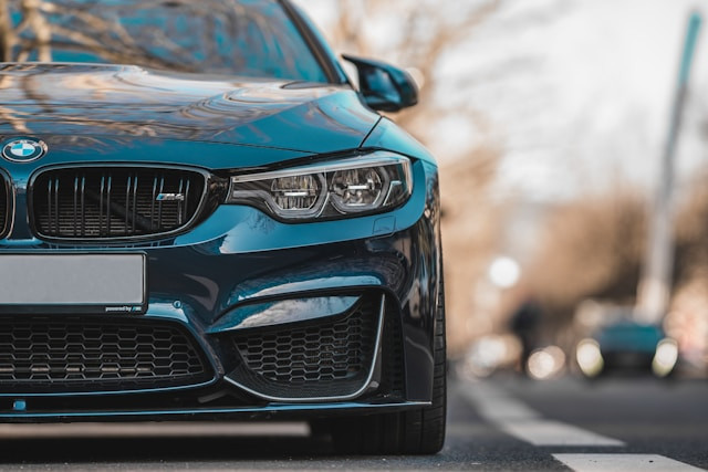 ilustrasi harga bmw m4. sumber: unsplash/leon seibert