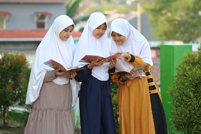 ilustrasi soal btq kelas 3 semester 2 dan kunci jawaban. sumber: unsplash/muh makhlad