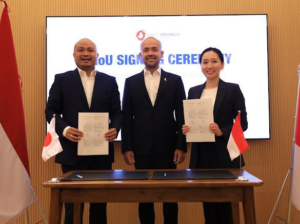 Direktur Bumi Mineral Sulawesi (BMS) Afifuddin Kalla, Ketua Umum BPP HIPMI Akbar Buchari, General Manager Nami Katagiri, saat penandatanganan MoU Non Ferrous Metals Strategic Business Unit Sumitomo Corporation. Dok: BMS