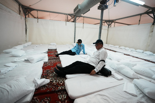Menag Nasaruddin Umar meninjau persiapan di Armuzna.  Foto: Dok. Media Center Haji 2025