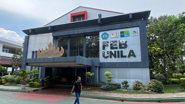 Gedung Fakultas Ekonomi dan Bisnis (FEB) Universitas Lampung (Unila). | Foto: Sinta Yuliana/Lampung Geh