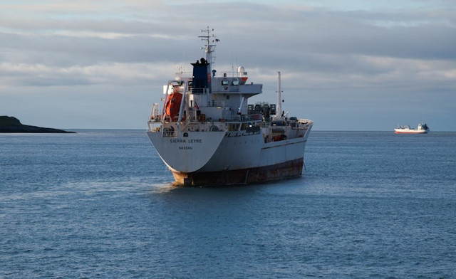 Jadwal Kapal Dorolonda Bulan Juni 2025. Foto hanyalah ilustrasi bukan tempat sebenarnya. Sumber: Unsplash/iridial